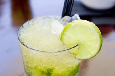 Cocktail mojito ice lemon straws